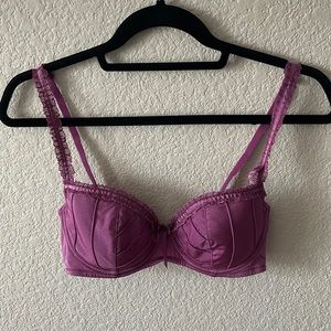 Elle Macpherson plum colored bra size 32D.